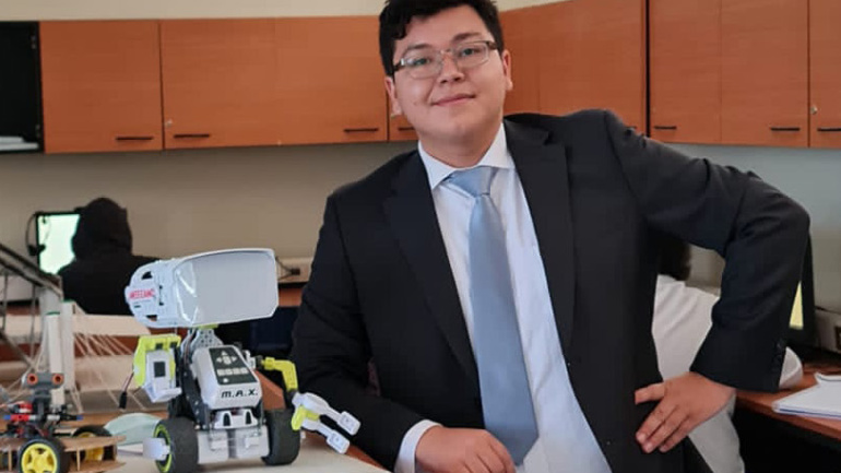 Colegio Nocedal vuelve a la robótica de la mano de un exalumno y actual docente
