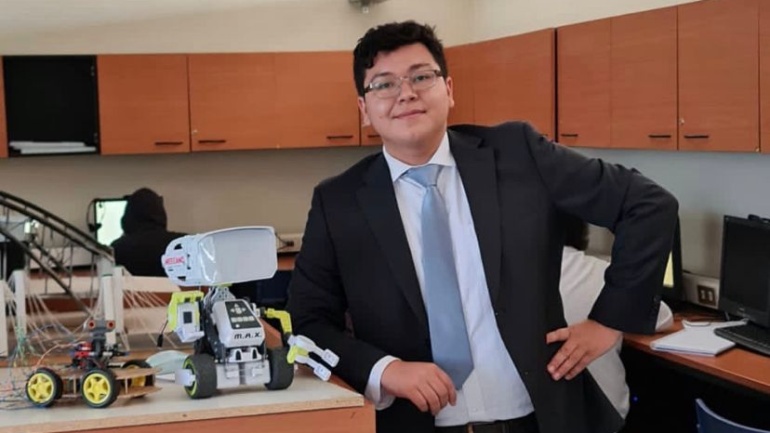 “Colegio Nocedal vuelve a la robótica de la mano de un ex alumno y actual docente”