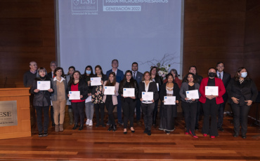 Apoderados de los colegios de la Fundación Nocedal se titulan de diplomado en Escuela de Negocios de la Universidad de los Andes