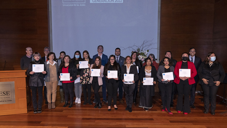 Apoderados de los colegios de la Fundación Nocedal se titulan de diplomado en Escuela de Negocios de la Universidad de los Andes