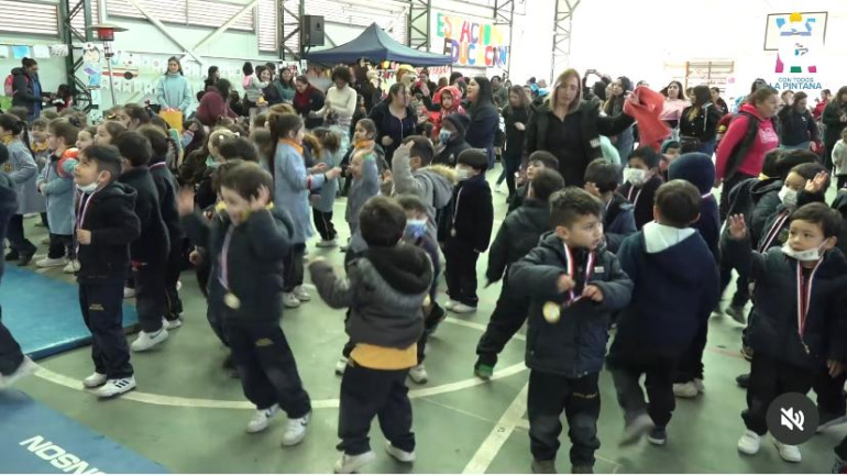 La Pintana TV destaca participación del colegio Almendral en la Caminata de la comunidad “AMO MI CASTILLO”