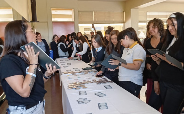 Alumnas del colegio Almendral tendrán acceso a contenido científico a través de una plataforma tecnológica