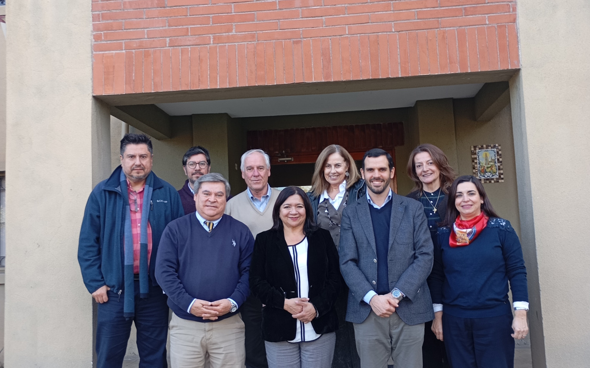 Alcaldesa de La Pintana Claudia Pizarro visita la oficina central de la Fundación Nocedal