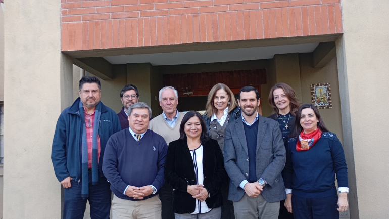 Alcaldesa de La Pintana Claudia Pizarro visita la oficina central de la Fundación Nocedal