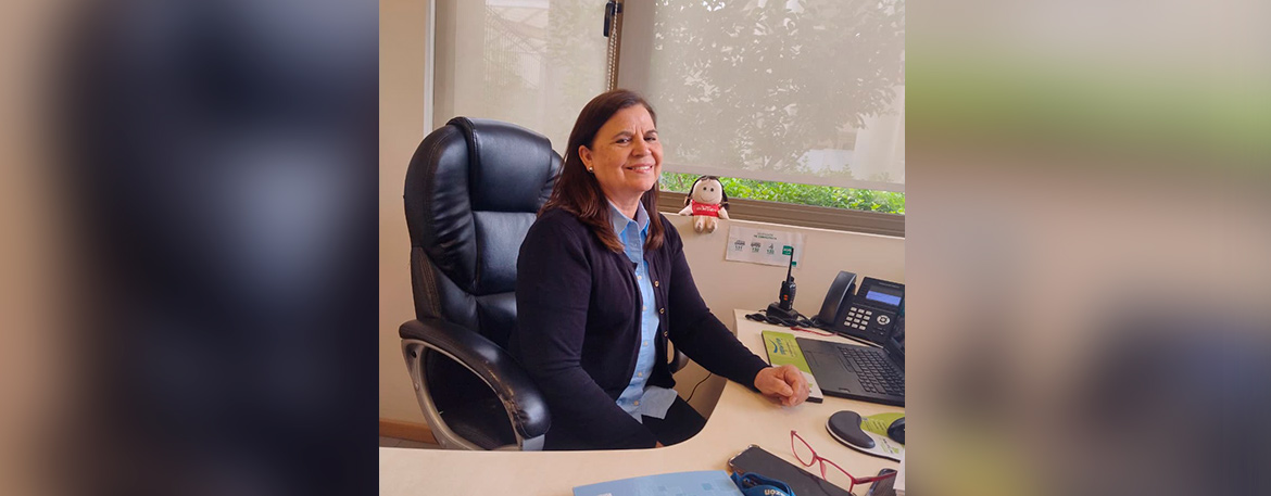 Conociendo a: Juany Cuevas, Secretaria Colegio Almendral